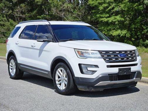 Oxford White 2017 Ford Explorer XLT