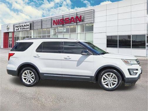 Oxford White 2017 Ford Explorer XLT