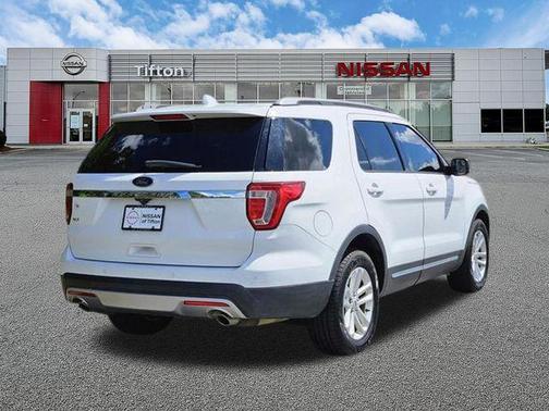 Oxford White 2017 Ford Explorer XLT
