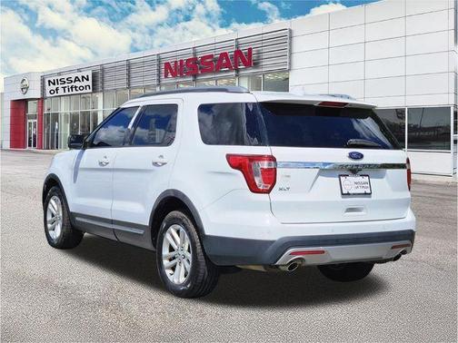 Oxford White 2017 Ford Explorer XLT