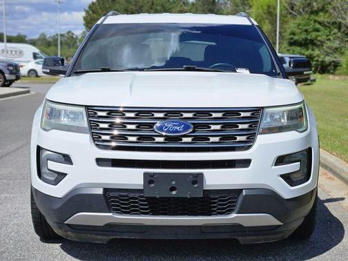 Oxford White 2017 Ford Explorer XLT