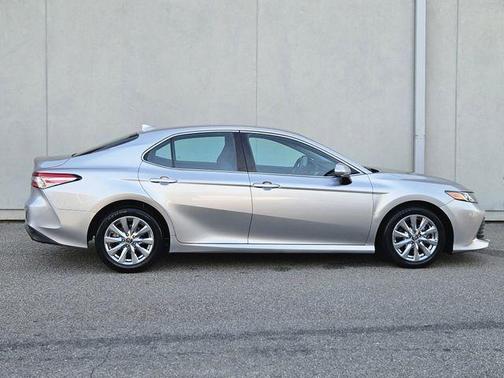 Celestial Silver Metallic 2019 Toyota Camry LE