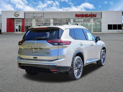 Champagne Silve 2026 Nissan Rogue Platinum