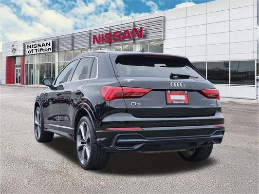 2020 Audi Q3 45 S line Prestige