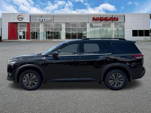 Black 2024 Nissan Pathfinder SV