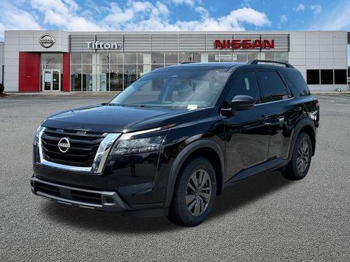 Black 2024 Nissan Pathfinder SV