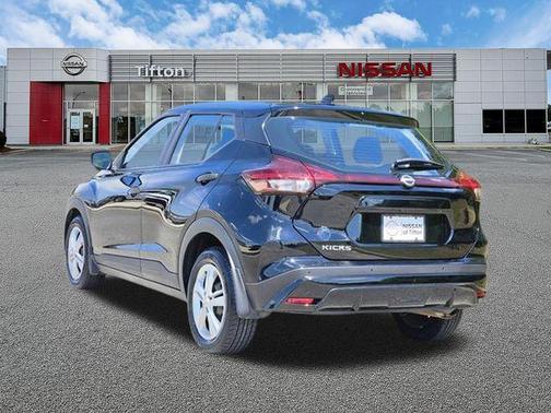 Super Black 2023 Nissan Kicks S