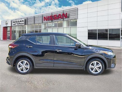 Super Black 2023 Nissan Kicks S