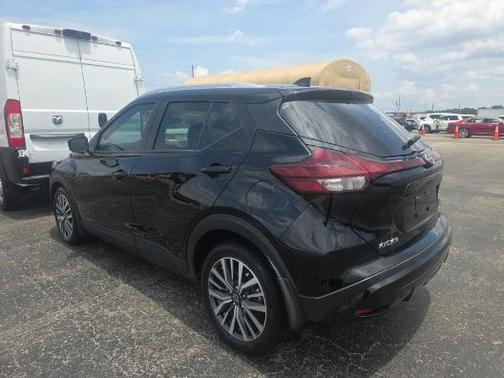 Super Black 2023 Nissan Kicks SV