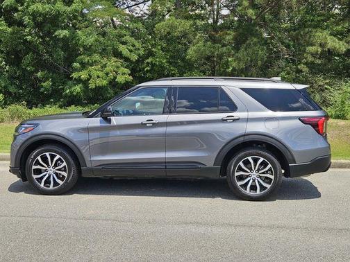 Gray Metallic 2025 Ford Explorer ST-Line