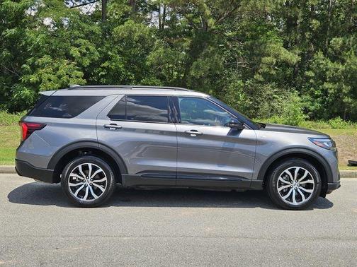 Gray Metallic 2025 Ford Explorer ST-Line