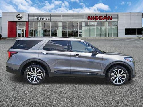 Gray Metallic 2025 Ford Explorer ST-Line