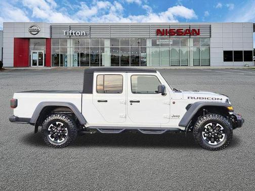 Bright White Clearcoat 2024 Jeep Gladiator Rubicon