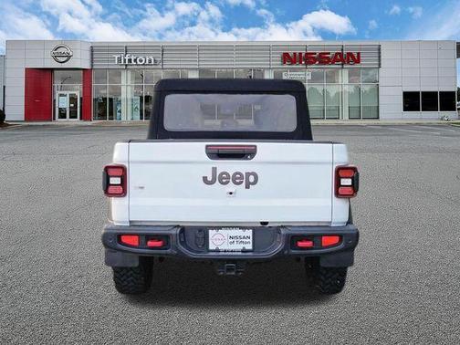 Bright White Clearcoat 2024 Jeep Gladiator Rubicon