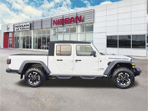 Bright White Clearcoat 2024 Jeep Gladiator Rubicon