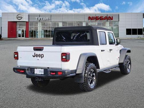 Bright White Clearcoat 2024 Jeep Gladiator Rubicon