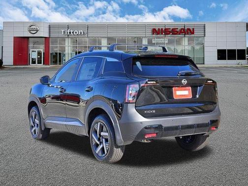 Super Black 2026 Nissan Kicks SV
