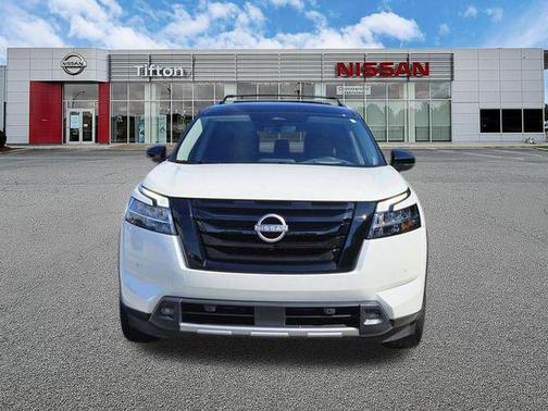 2 Tone White / Black Roof 2023 Nissan Pathfinder Platinum