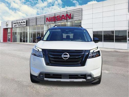 2 Tone White / Black Roof 2023 Nissan Pathfinder Platinum