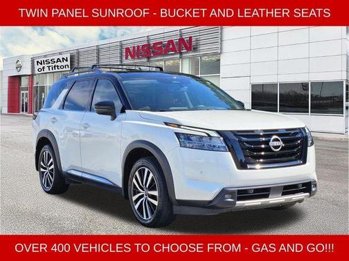 2 Tone White / Black Roof 2023 Nissan Pathfinder Platinum