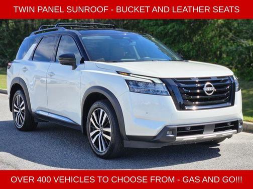 2 Tone White / Black Roof 2023 Nissan Pathfinder Platinum