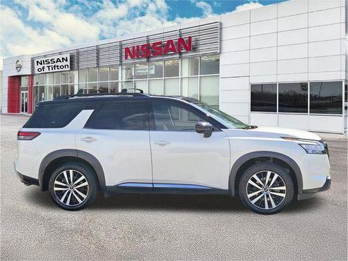 2 Tone White / Black Roof 2023 Nissan Pathfinder Platinum