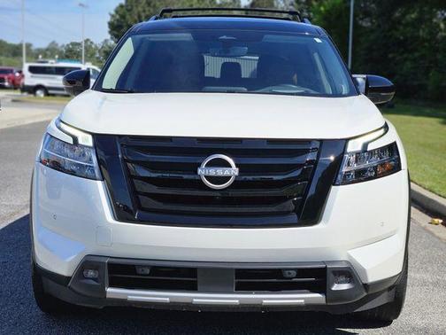 2 Tone White / Black Roof 2023 Nissan Pathfinder Platinum