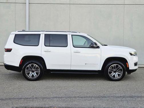Bright White Clearcoat 2024 Jeep Wagoneer Series II