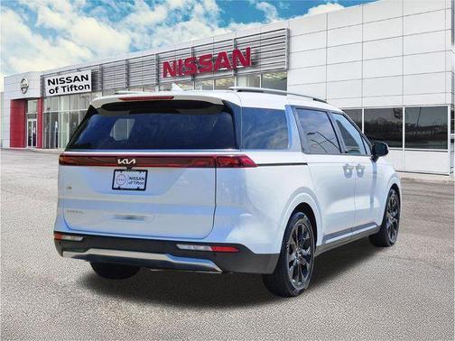 Snow White Pearl 2024 Kia Carnival SX
