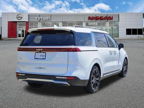 Snow White Pearl 2024 Kia Carnival SX