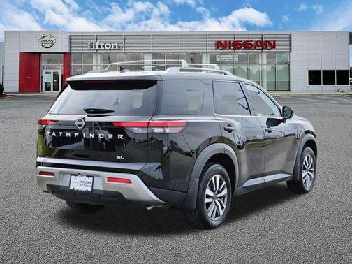 Super Black 2024 Nissan Pathfinder SL