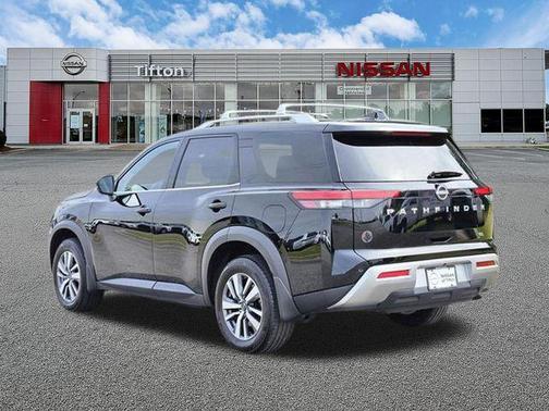 Super Black 2024 Nissan Pathfinder SL