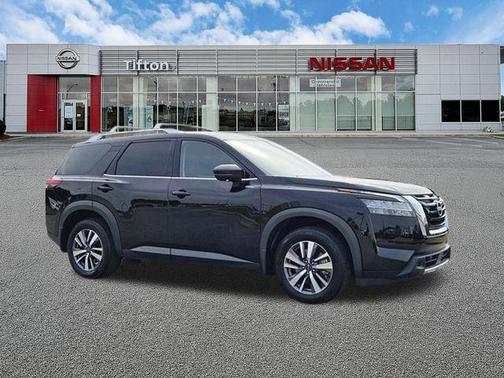 Super Black 2024 Nissan Pathfinder SL