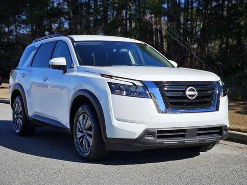 2024 Nissan Pathfinder SV