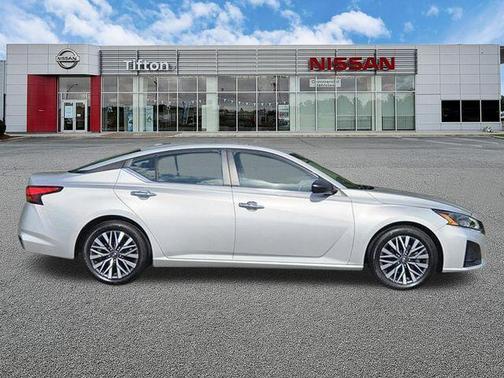 Brilliant Silver Metallic 2024 Nissan Altima 2.5 SV