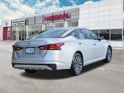 Brilliant Silver Metallic 2024 Nissan Altima 2.5 SV