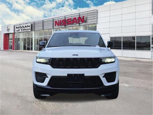 Bright White Clearcoat 2025 Jeep Grand Cherokee Laredo