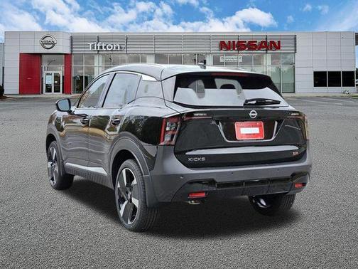 Super Black 2026 Nissan Kicks SR