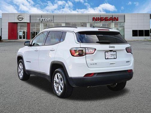 Bright White Clearcoat 2025 Jeep Compass Latitude