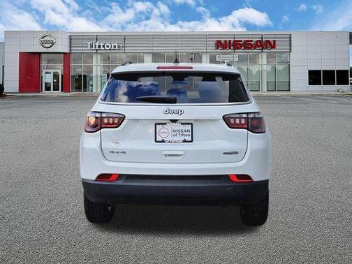 Bright White Clearcoat 2025 Jeep Compass Latitude
