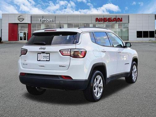 Bright White Clearcoat 2025 Jeep Compass Latitude
