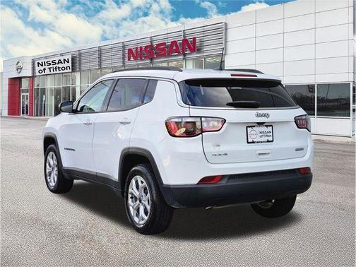 Bright White Clearcoat 2025 Jeep Compass Latitude