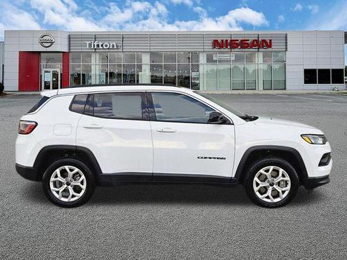 Bright White Clearcoat 2025 Jeep Compass Latitude