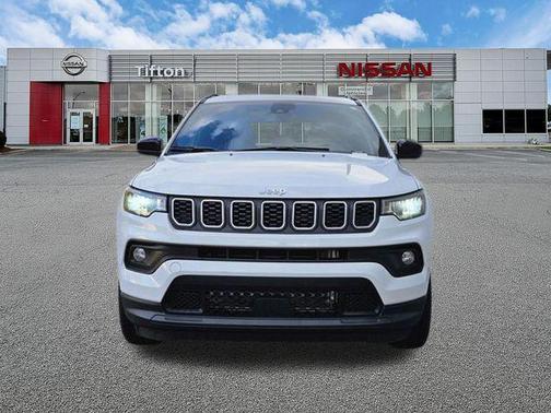 Bright White Clearcoat 2025 Jeep Compass Latitude