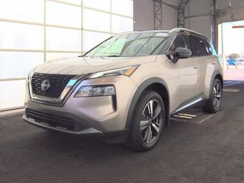 2 Tone Champagne Black Roof 2023 Nissan Rogue SL