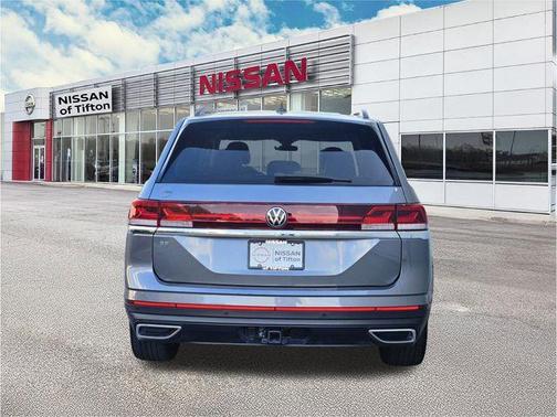 Platinum Gray Metallic 2025 Volkswagen Atlas 2.0T SE w/Technology