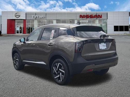 Canyon Bronze M 2026 Nissan Kicks SV