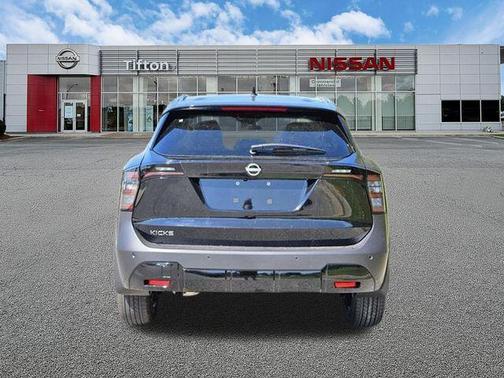 Super Black 2026 Nissan Kicks SV
