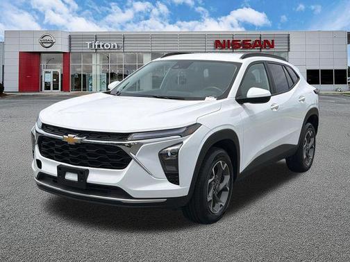 Summit White 2025 Chevrolet Trax LT