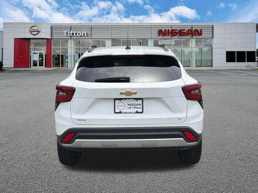 Summit White 2025 Chevrolet Trax LT